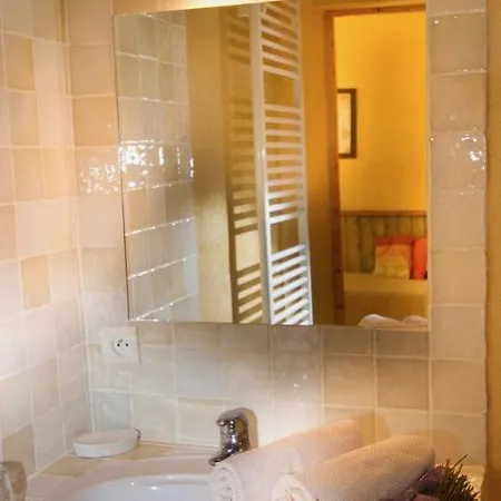 La Colombiere Du Chateau Bed & Breakfast