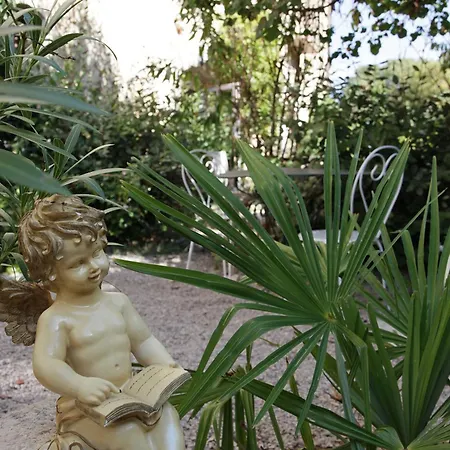La Colombiere Du Chateau Bed & Breakfast
