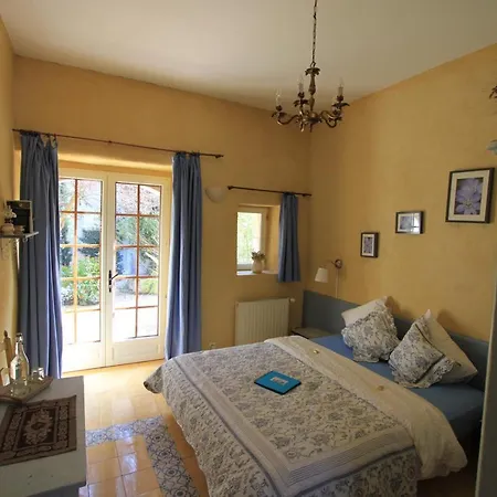 La Colombiere Du Chateau Bed & Breakfast 3*